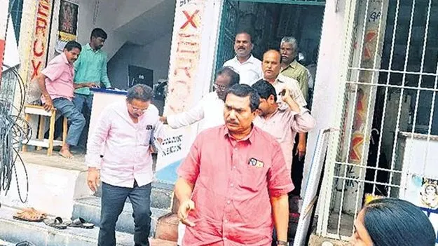 Registration Department: ఇదేంది సారూ.. ఇలా చేశారు?!