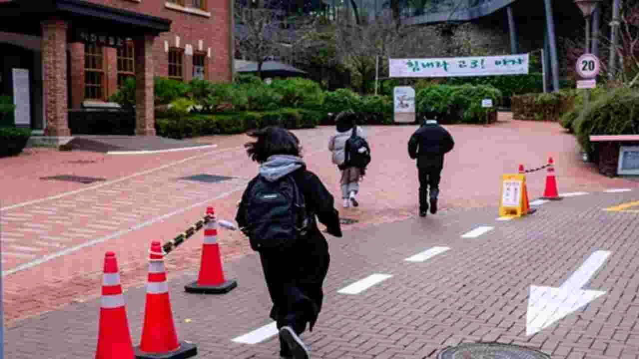 South Korea Schools: దక్షిణ కొరియాలో4 వేల స్కూళ్లు మూత