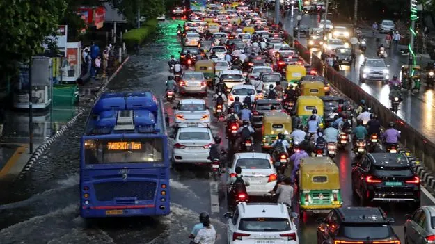 Central Government: 15 ఏళ్లు దాటిన వాహనాలకు భారీగా షాక్‌