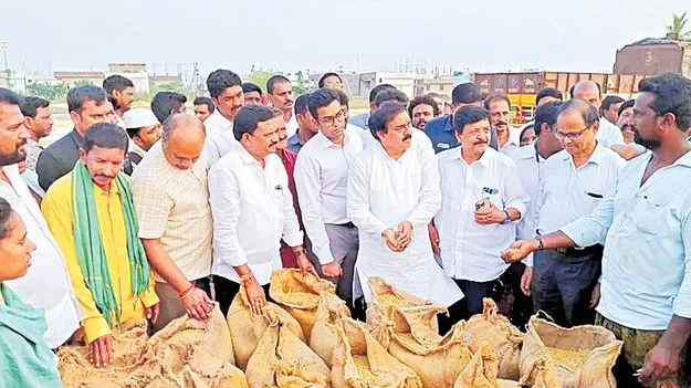 Minister Nadendla Manohar: పండుగ వాతావరణంలో ధాన్యం కొనుగోళ్లు
