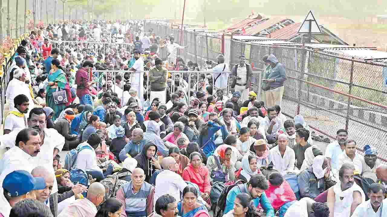 Tirumala: సామాన్య భక్తులకు దక్కిన అభిషేక దర్శనం
