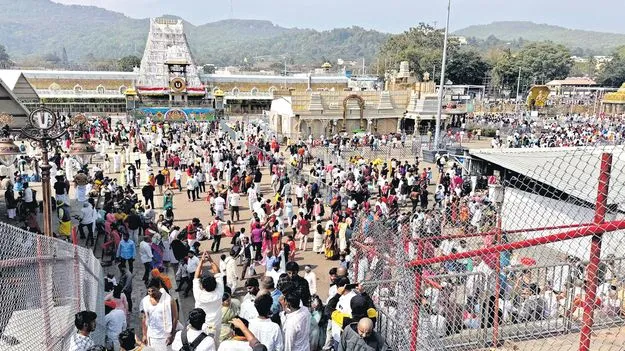 Tirumala: తిరుమలలో పెరిగిన రద్దీ