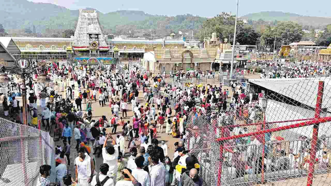 Tirumala: తిరుమలలో పెరిగిన రద్దీ