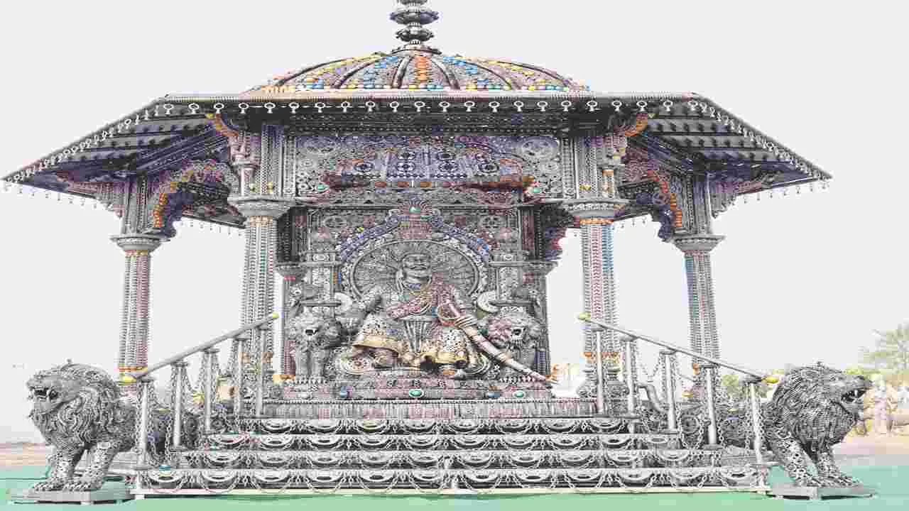 Creative Art: 20 టన్నుల ఐరన్‌ స్ర్కాప్‌తో శివాజీ విగ్రహం