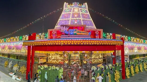 TTD: వైసీపీ నేతల దర్శనాలపై సోషల్‌ దుమారం