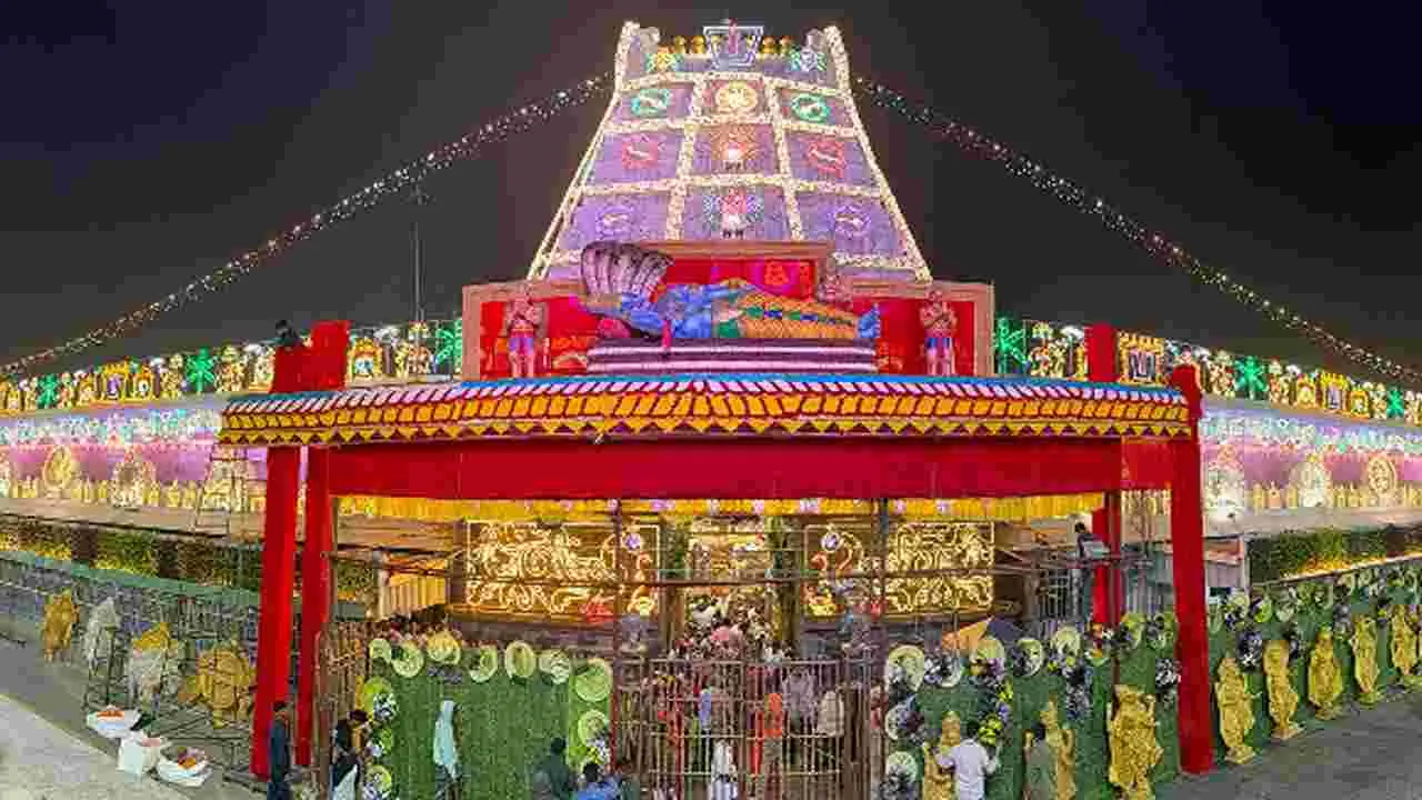 TTD: వైసీపీ నేతల దర్శనాలపై సోషల్‌ దుమారం