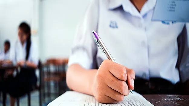 Parliamentary Committee: ప్రవేశ పరీక్షలకు రాత విధానమే మేలు