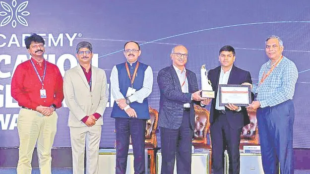 Change Maker Award: ఆదిత్య ప్రో చాన్సలర్‌ సతీశ్‌ రెడ్డికి ఎడ్యుకేషన్‌ చేంజ్‌ మేకర్‌ అవార్డు