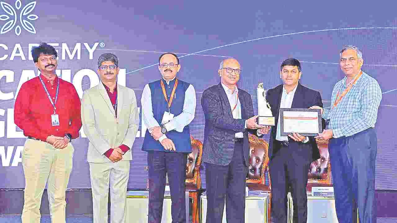 Change Maker Award: ఆదిత్య ప్రో చాన్సలర్‌ సతీశ్‌ రెడ్డికి ఎడ్యుకేషన్‌ చేంజ్‌ మేకర్‌ అవార్డు