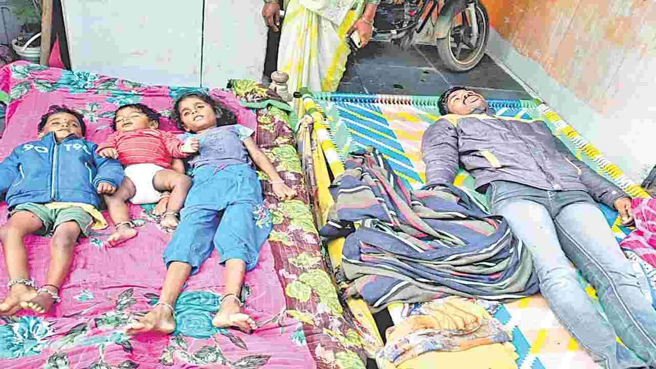 Uyyalawada: పిల్లలను పెంచలేక.. ఎవరూ ఆదరించక