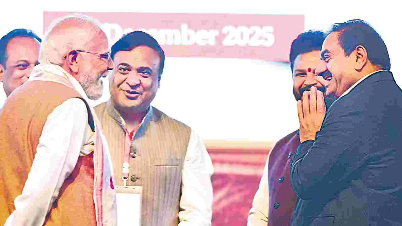 PM Modi: చొరబాటుదారులకు దేశద్రోహుల అండ