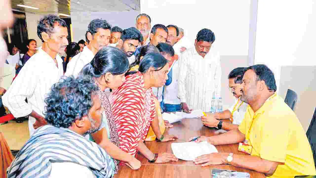 పరకామణి దొంగ పశ్చాత్తాప పడతుంటే... వెనకేసుకొస్తున్న జగన్‌: మంత్రి మండిపల్లి