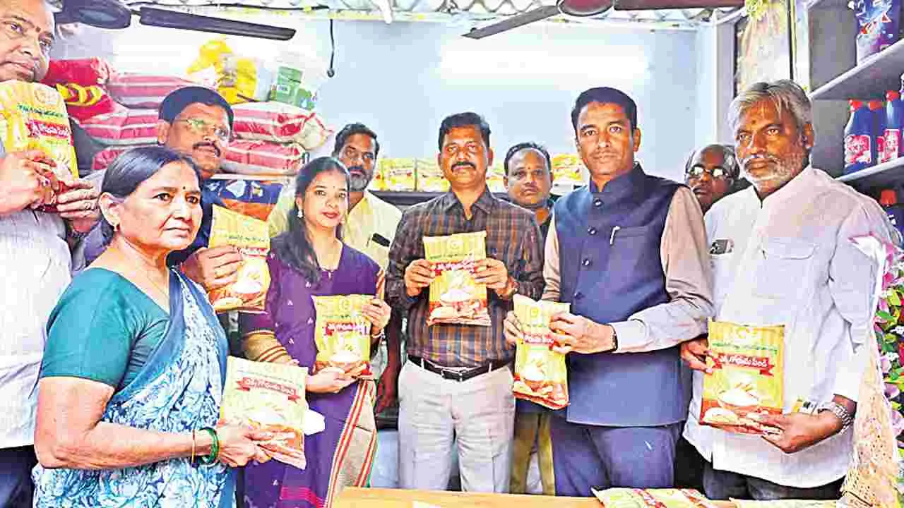 Public Supply Corporation: రేషన్‌ షాపుల్లో గోధుమపిండి పంపిణీ