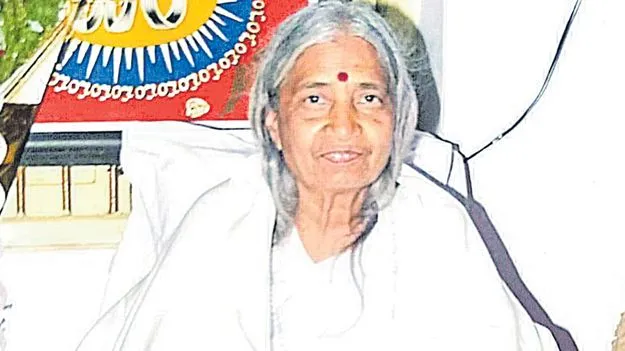 Shanti Ashram: శాంతి ఆశ్రమం పీఠాధిపతి జ్ఞానేశ్వరి మాతాజీ కన్నుమూత