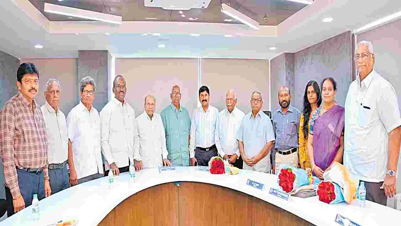 ది సిటిజన్‌ కోఆపరేటివ్‌ సొసైటీ లిమిటెడ్‌ చైర్మన్‌గా ఎం.ఎస్.ఆర్‌ వరప్రసాద్‌