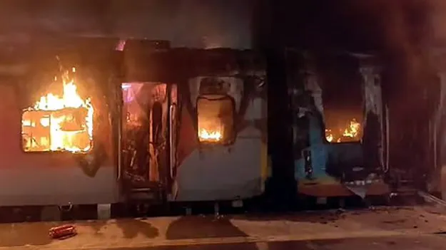 Elamanchili Train Accident: సిగరెట్‌ నిప్పుతోనే బోగీల్లో మంటలు