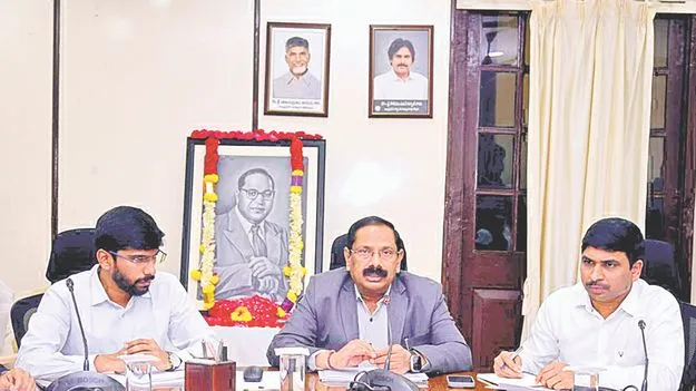 Chief Secretary Vijayanand: 21 లక్షల బీసీల గృహాలకు రూఫ్‌టాప్‌ సోలార్‌