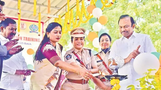 AP Police Training: క్విక్‌ మార్చ్‌.. పుష్‌ అప్‌..