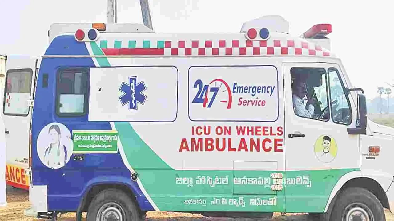 Convoy Controversy: సీఎం కాన్వాయ్‌లో అంబులెన్స్‌లపై వైసీపీ రంగులు