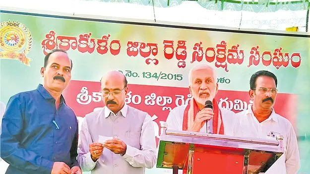 Vijayasai Reddy: కోటరీ జగన్‌ను తప్పుదారి పట్టిస్తోంది