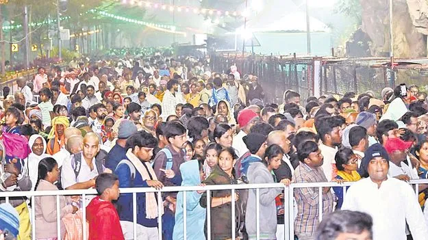 Tirumala: రెండు రోజుల్లో 1.37 లక్షల మందికి దర్శనం