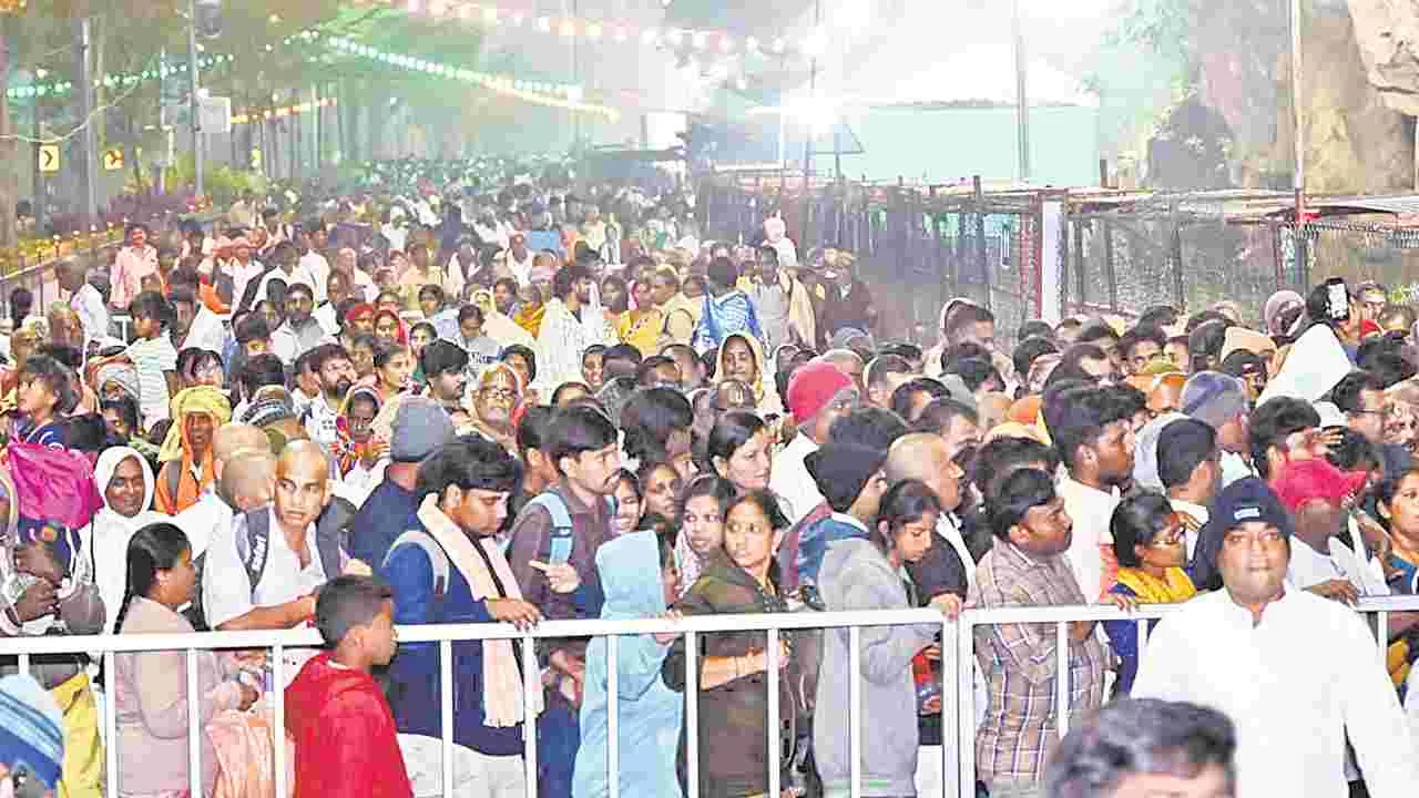 Tirumala: రెండు రోజుల్లో 1.37 లక్షల మందికి దర్శనం
