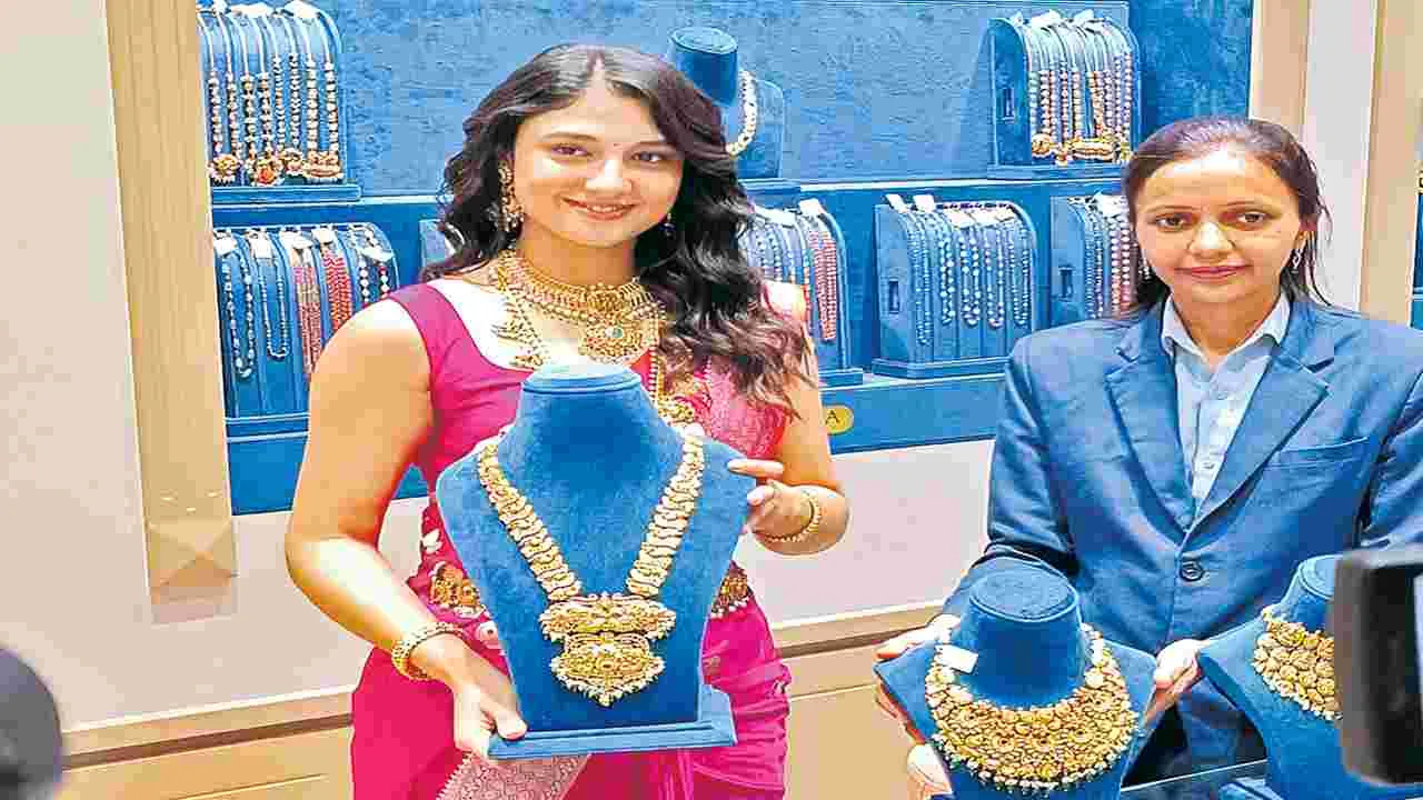 Vijayawada: వేగా జ్యూయలర్స్‌లో ప్రత్యేక ఆఫర్లు