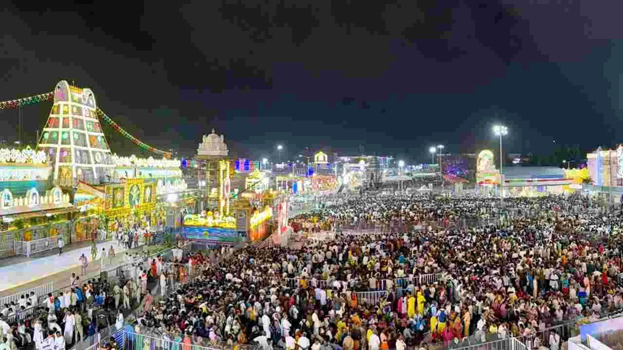 TTD: వైకుంఠద్వార దర్శనాల్లో తొలి మూడు రోజుల్లో.. మూడు ప్రాంతాల నుంచి స్లాటెడ్‌ భక్తులకు అనుమతి