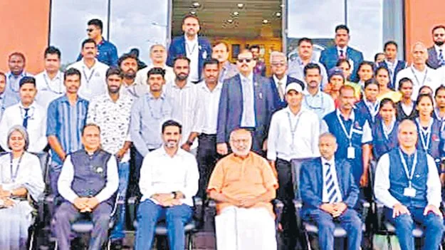 Vice President CP Radhakrishnan: వికసిత భారత్‌ నిర్మాణంలో.. సివిల్‌ సర్వెంట్ల పాత్ర కీలకం