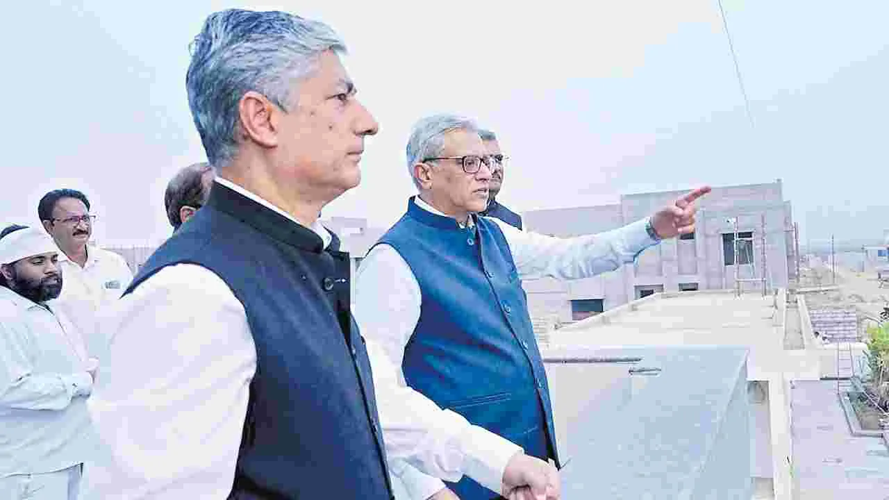 Permanent Building: శాశ్వత హైకోర్టు భవన నిర్మాణాన్ని పరిశీలించిన సుప్రీం, హైకోర్టు న్యాయమూర్తుల బృందం