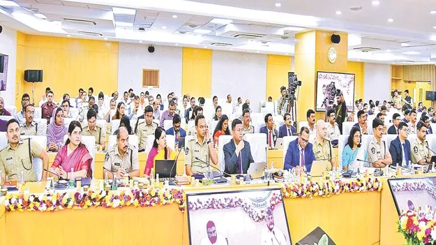 Seating Shortage Issue: చాలీచాలక.. కిక్కిరిసి..