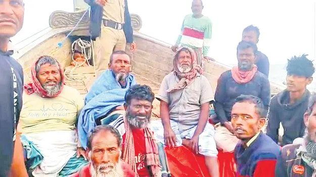 Bangladesh Fishermen: సిక్కోలు తీరానికి 13 మంది బంగ్లాదేశీయులు 