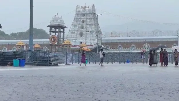Continuous Rain: తిరుమలలో ఆగని వాన