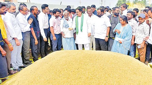 Minister Nadendla : 4 గంటల్లోనే రైతులకు ధాన్యం సొమ్ము