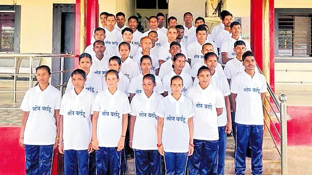 Maoists Surrender: దంతేవాడలో 37 మంది మావోయిస్టుల లొంగుబాటు