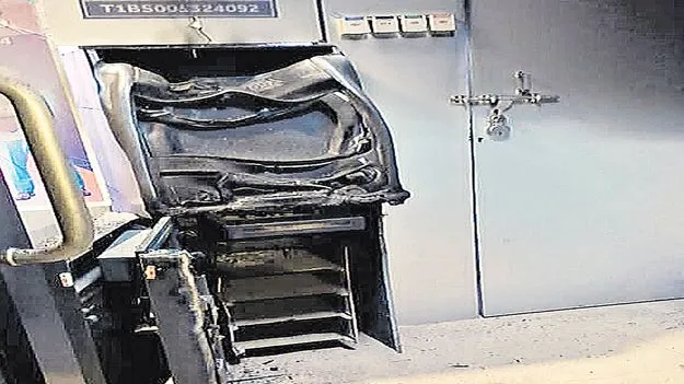 Nizamabad: 2 ఏటీఎంల నుంచి 39 లక్షలు చోరీ