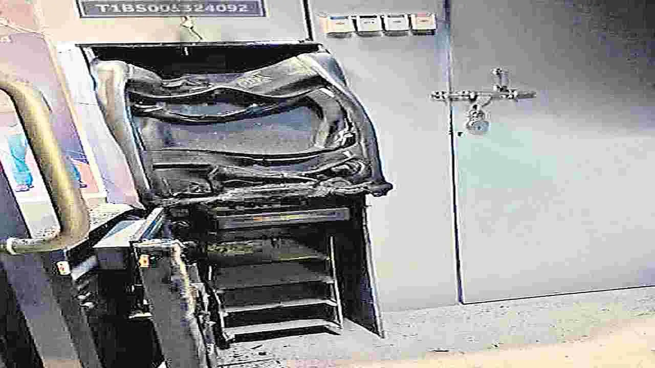 Nizamabad: 2 ఏటీఎంల నుంచి 39 లక్షలు చోరీ