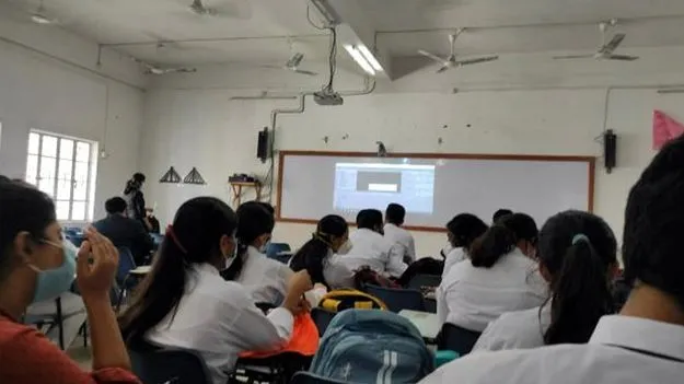 Degree Admissions: తరగతులు అయిపోతున్నా.. ముగియని అడ్మిషన్లు!