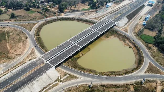 Central Govt: ఏడాదిలో గ్రీన్‌ఫీల్డ్‌ ఎక్స్‌ప్రెస్‌ వే