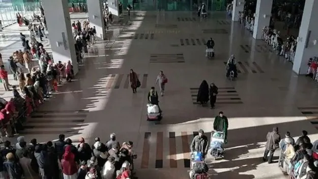 Economic Crisis: పాక్‌ను వీడుతున్న నిపుణులు