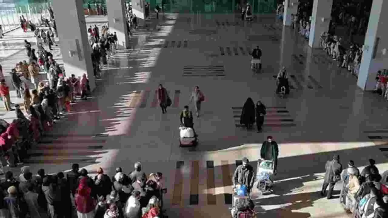 Economic Crisis: పాక్‌ను వీడుతున్న నిపుణులు