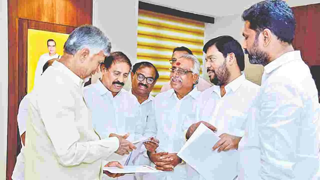 AP CPI Leaders: ఉపాధిలో కేంద్రం వాటా తగ్గింపు సరికాదు
