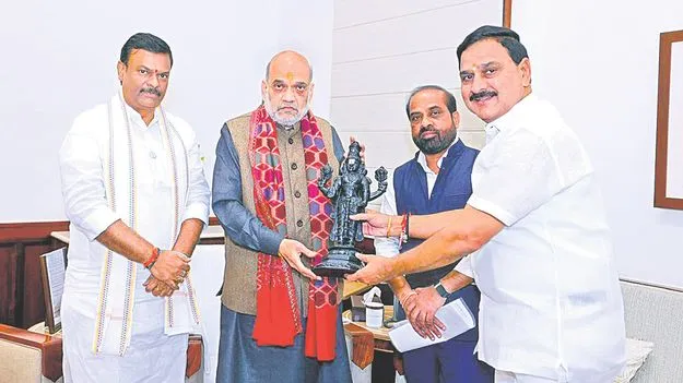 AP BJP Leaders: సుపరిపాలన యాత్ర ముగింపు సభకు రండి