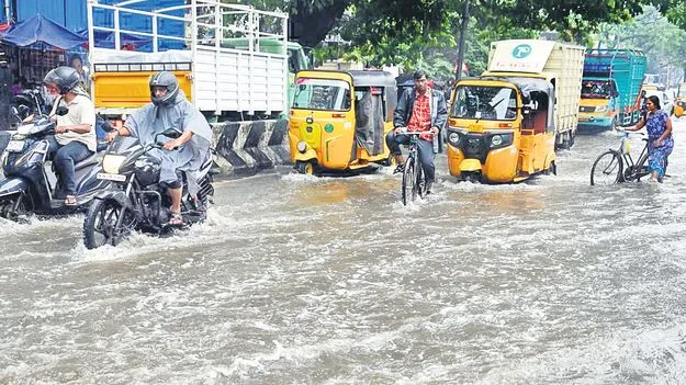 Heavy Rainfall: ఉత్తర తమిళనాడును ముంచెత్తిన దిత్వా