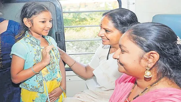 Jagruti Party President: 12ఏళ్లలో సీఎంలు బడులకు ఏమీ చేయలేదు.. కేసీఆర్‌, రేవంత్‌లపై కవిత విమర్శ