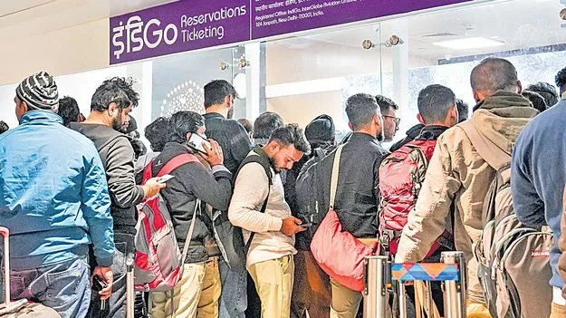 Central Government: విమాన టికెట్‌ ధరలకు కళ్లెం