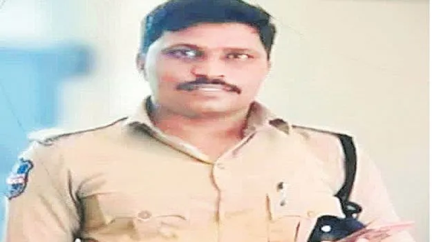 Suryapet District: వాహనాలు తనిఖీ చేస్తుండగా.. కారు దూసుకెళ్లిన ఘటనలో కానిస్టేబుల్‌ మృతి