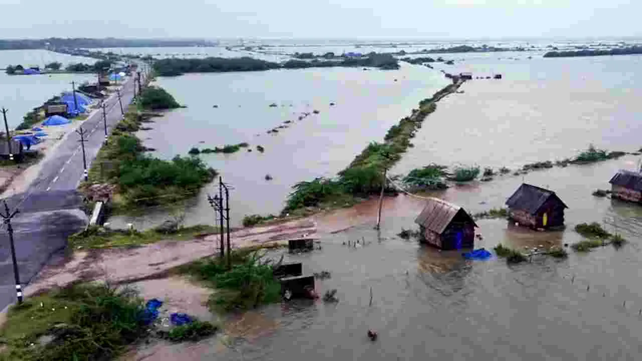 Weather Alert: తమిళనాట భారీ వర్షాలు.. ఆరుగురి మృతి