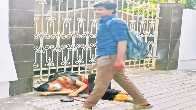 Husband Attacks Wife: కట్టుకున్నవాడే కడతేర్చాడు