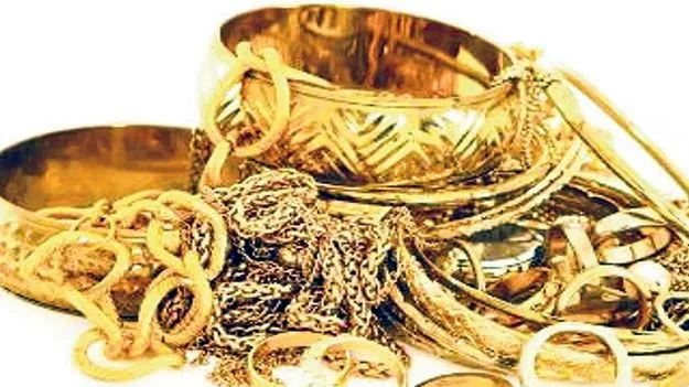 Chodavaram: తాకట్టు బంగారంలో చిలక్కొట్టుడు